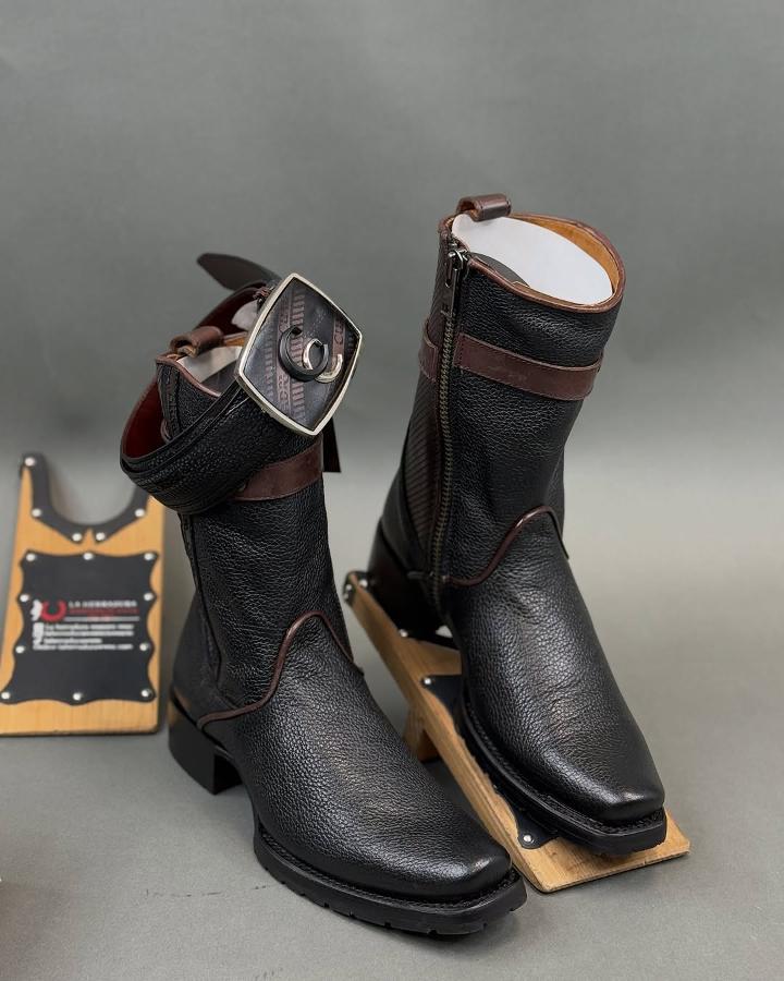 Deer leather booties. Black