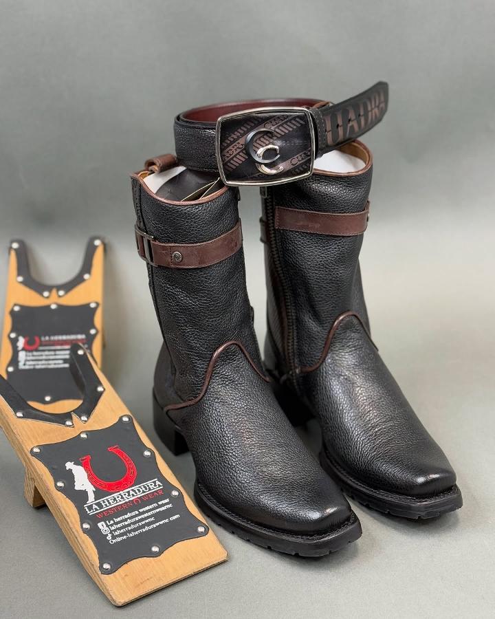 Deer leather booties. Black