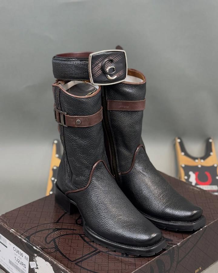 Deer leather booties. Black
