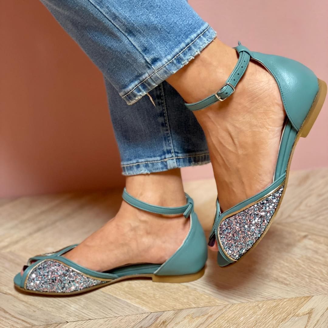 Shiny low heeled sandals