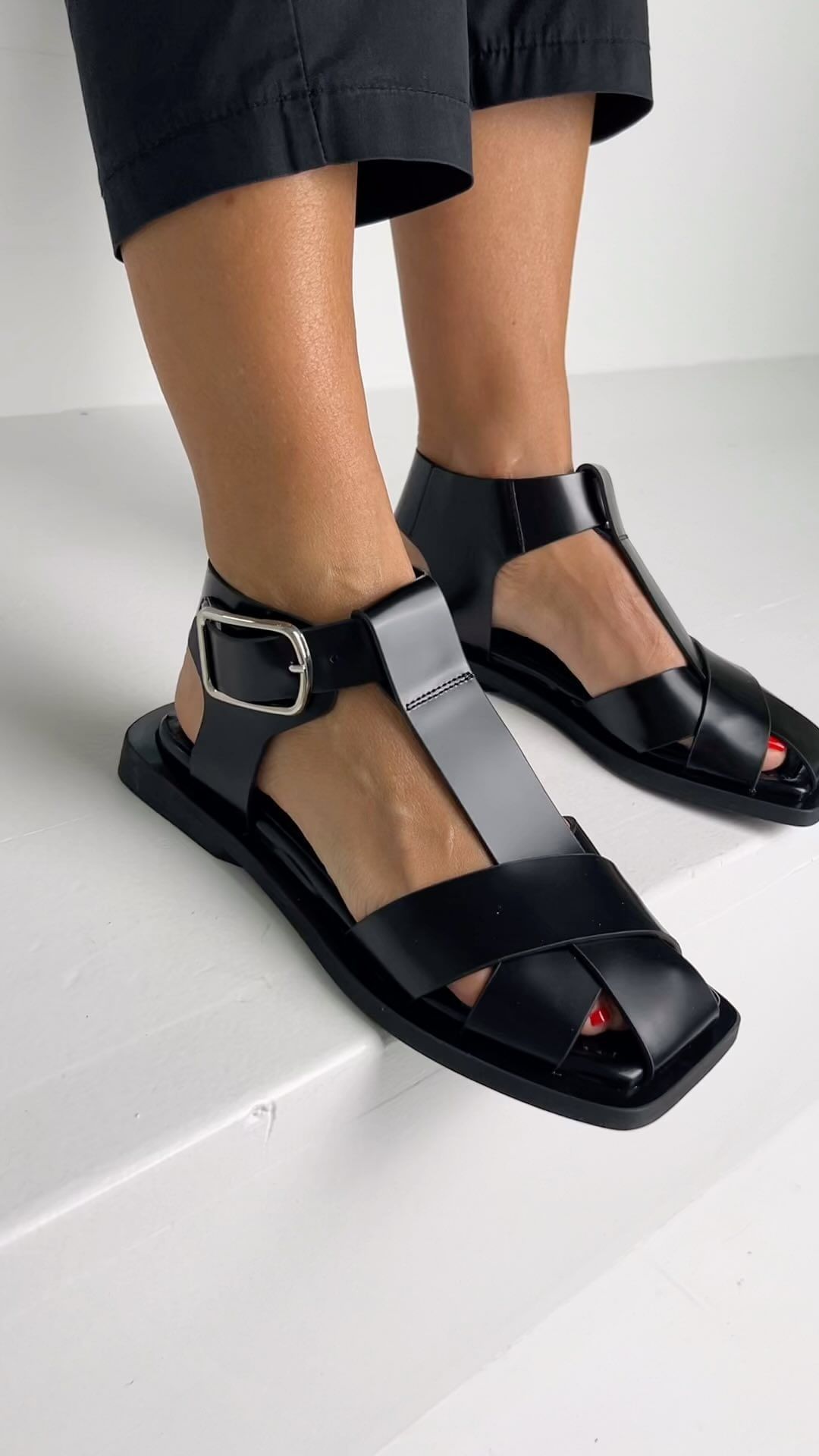 Modern Fashion Leather Sandals