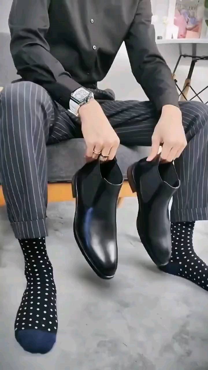 Solid Black Men's Boots