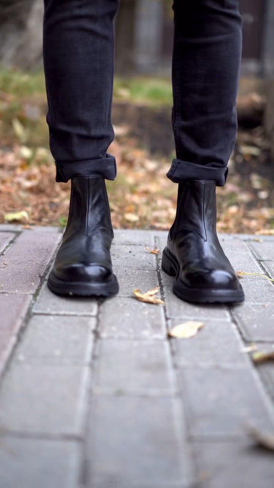 Chelsea Boots In Black Hand-Brushed Leather