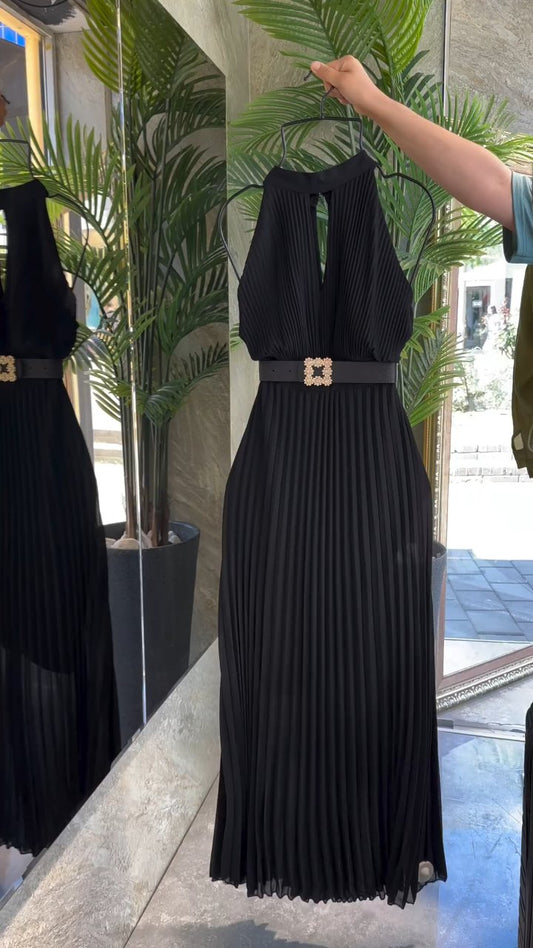 Sleeveless Pleated Black Pleated Maxi Dress