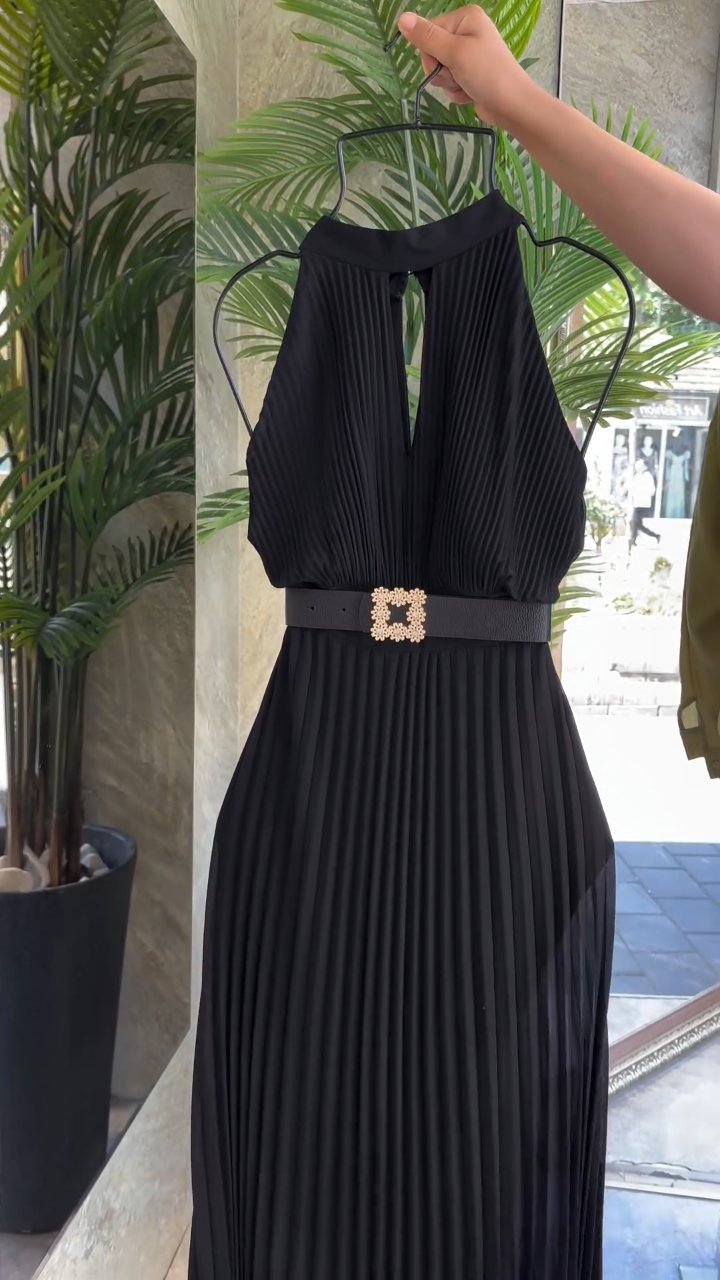 Sleeveless Pleated Black Pleated Maxi Dress